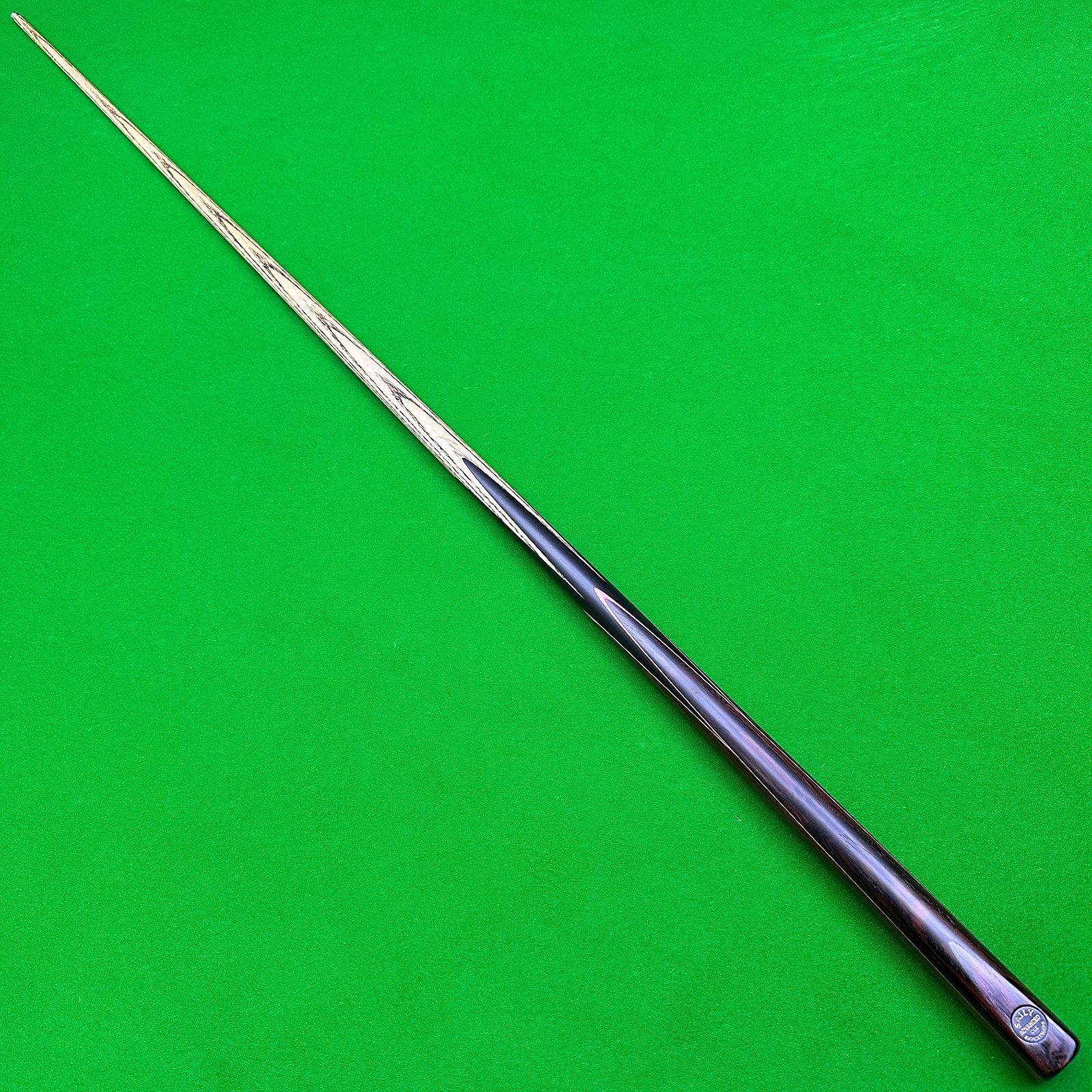 Cocobolo A1 snooker cue with visible surface grain in a real SAILY CUE product photograph