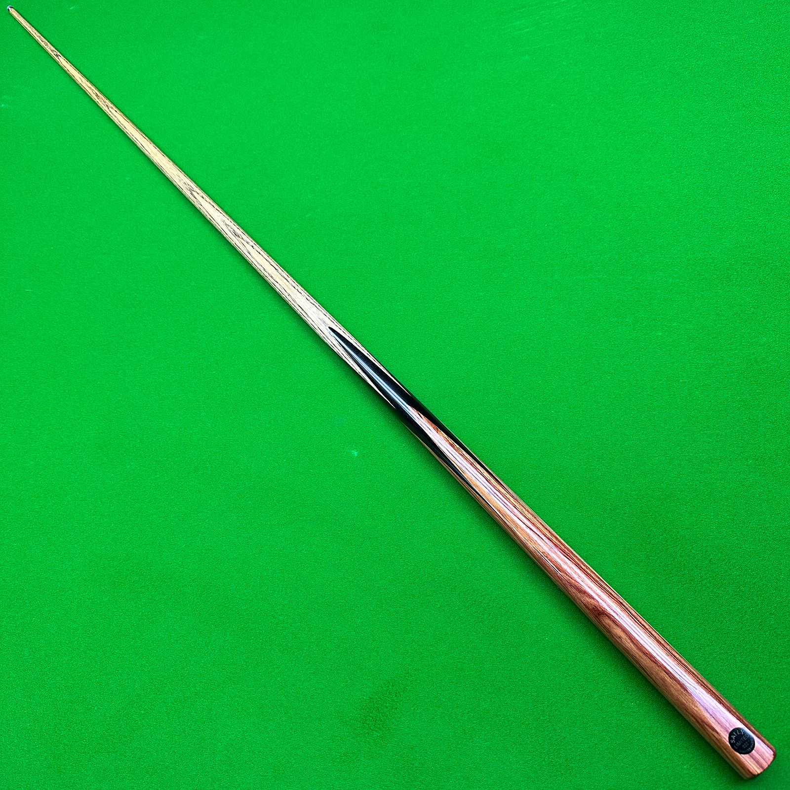 Full-length SAILY CUE snooker cue on green cloth showing the shaft, splice area and butt